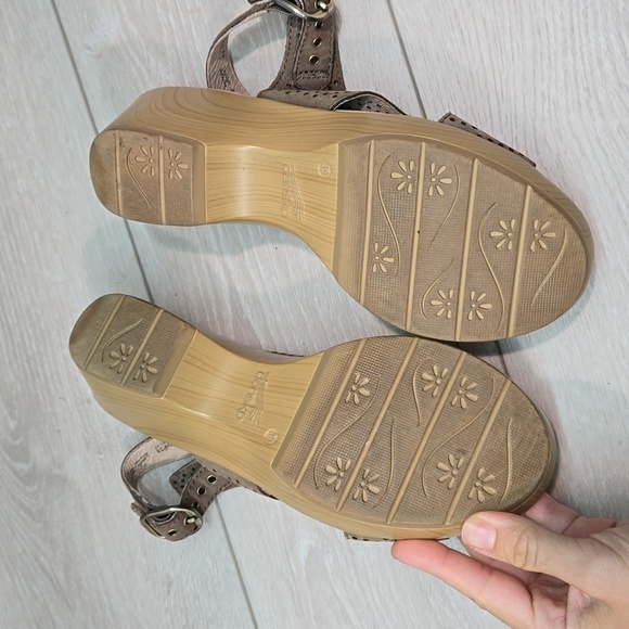 Dansko Women Jacinda Leather Wedge Heels Sandals shoes sz 39/8.5-9 - Picture 10 of 13